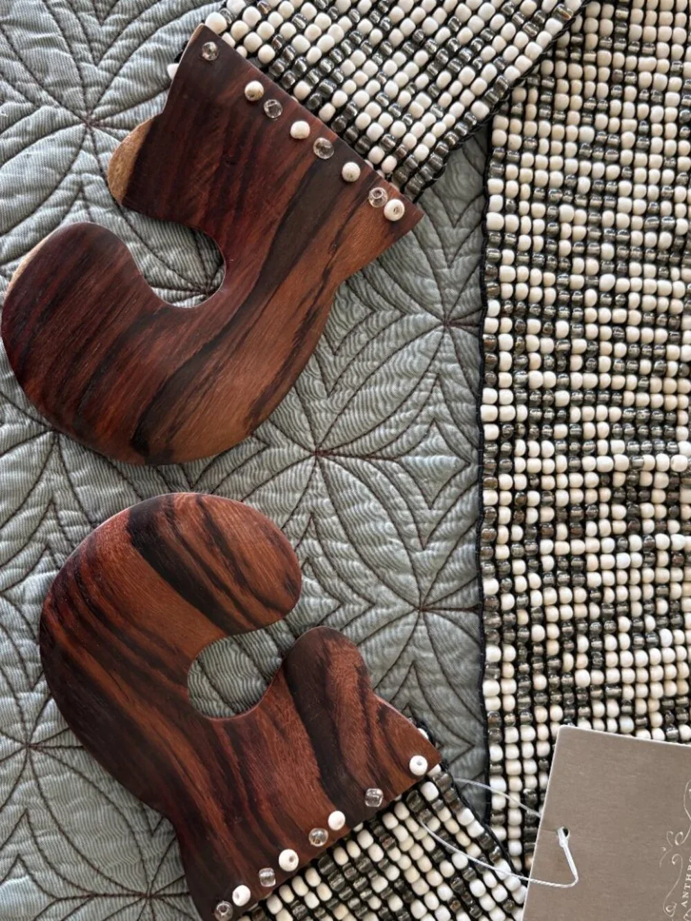 Gorgeous glass beaded stretchy belt.
